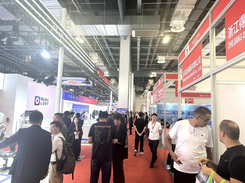 伊康集团闪耀 2025 上海国际医疗器械展览会，共筑大健康未来